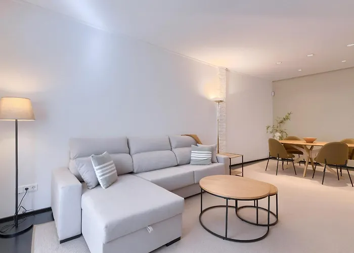 Elegante Vt En El Casco Viejo - Junto Al Metro Більбао